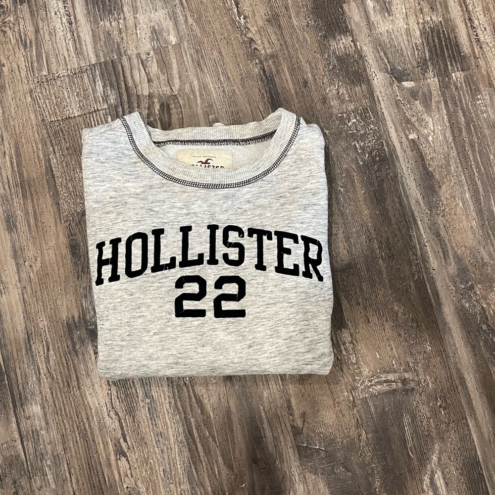 Hollister Light Gray Sweatshirt